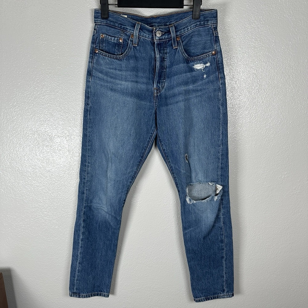 Levis 501‎ Premium Jeans Womens Size 25x28 Button Fly Medium Wash Tapered Leg